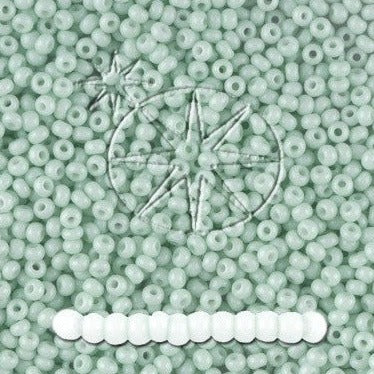 Grønne Glasperler, Preciosa Seed Beads, Green Dyed Chalkwhite 03262