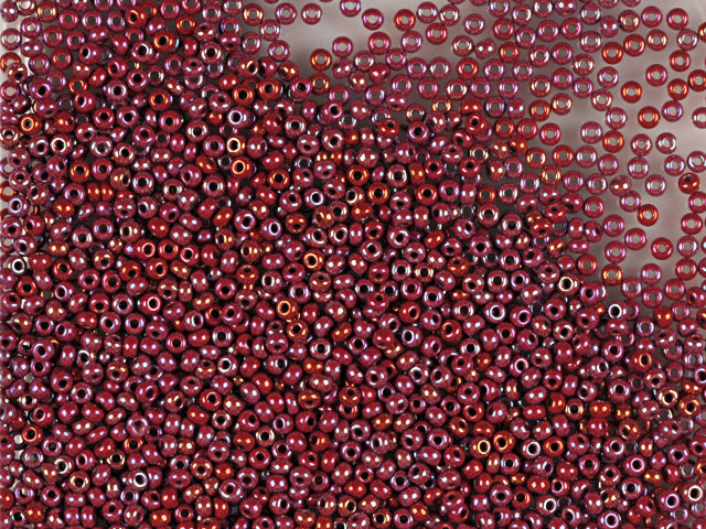 Find Lilla glasperler, preciosa, opaque pupple rainbow blandt vores store udvalg af  Preciosa Seed Beads hos  Beadhouse of Copenhagen i dag. Husk gratis fragt over 400kr