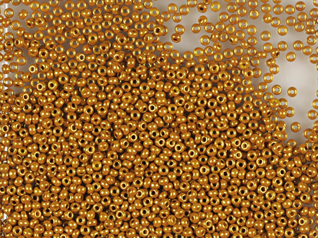 Find Guld glasperler, preciosa, shiny coated dark gold blandt vores store udvalg af  Preciosa Seed Beads hos  Beadhouse of Copenhagen i dag. Husk gratis fragt over 400kr
