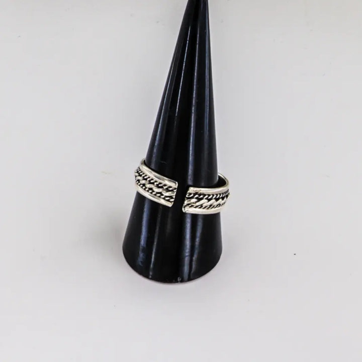 Fingerring, snoet bånd, sterlingsølv Beadhouse of Copenhagen