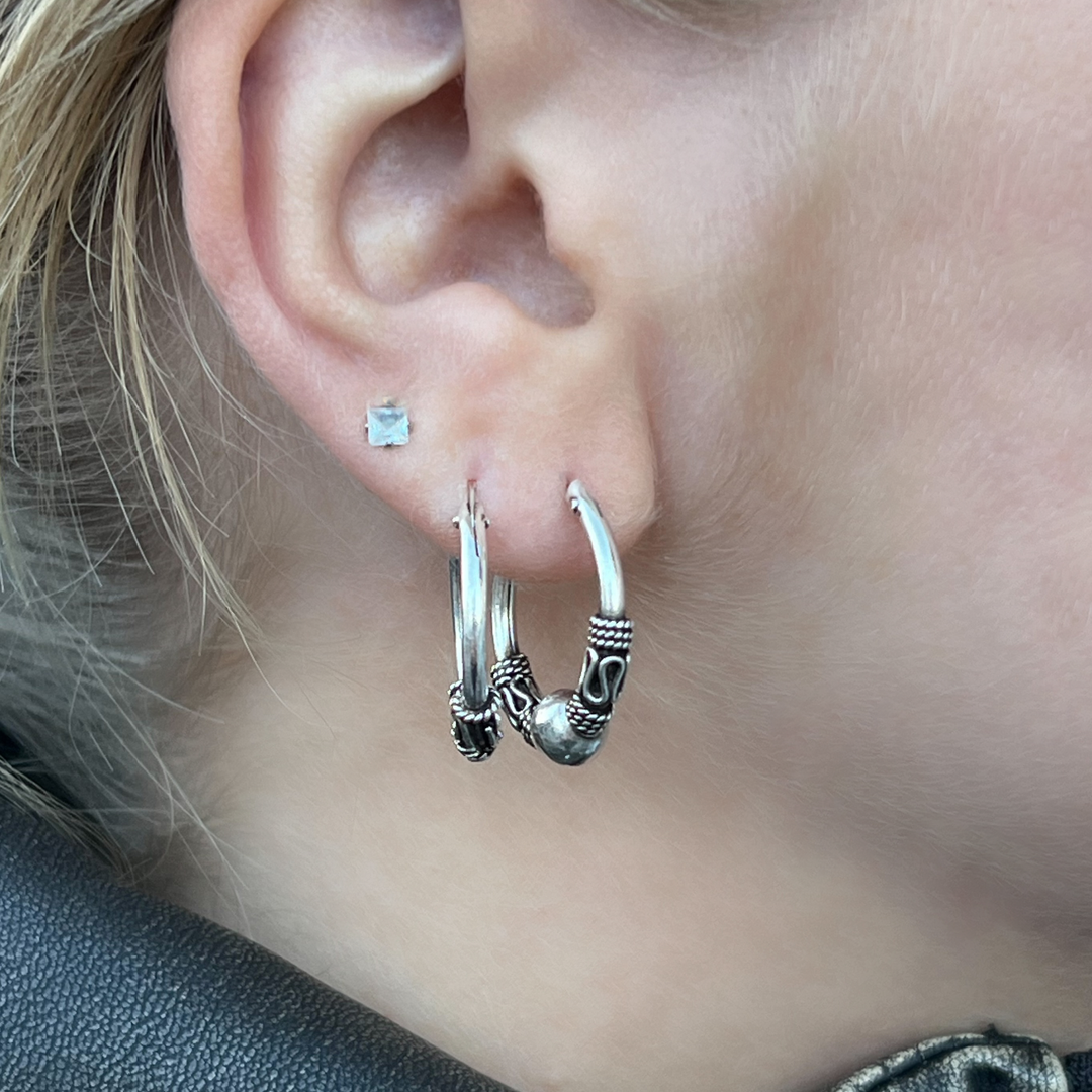 Øreringe, Hoops med kugle, viklinger og bølger, sterlingsølv, 22 x 2 mm