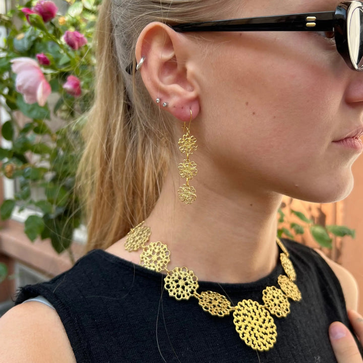 Øreringe, filigran blomst, 65mm, forgyldt messing BOC