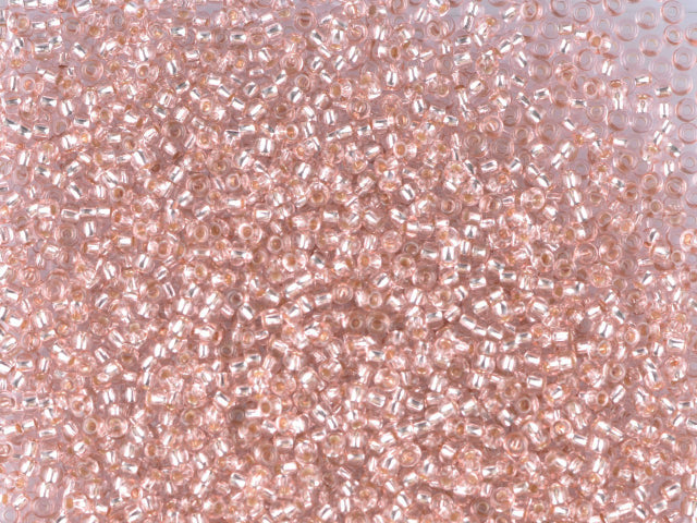 Find Lilla glasperler, preciosa, silverlined transparent light violet blandt vores store udvalg af  Preciosa Seed Beads hos  Beadhouse of Copenhagen i dag. Husk gratis fragt over 400kr