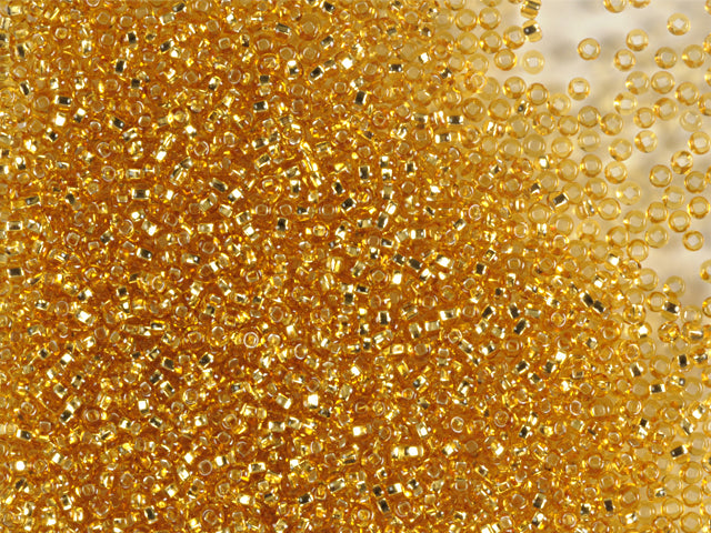 Find Brune glasperler,  preciosa, silverlined topaz blandt vores store udvalg af  Preciosa Seed Beads hos  Beadhouse of Copenhagen i dag. Husk gratis fragt over 400kr