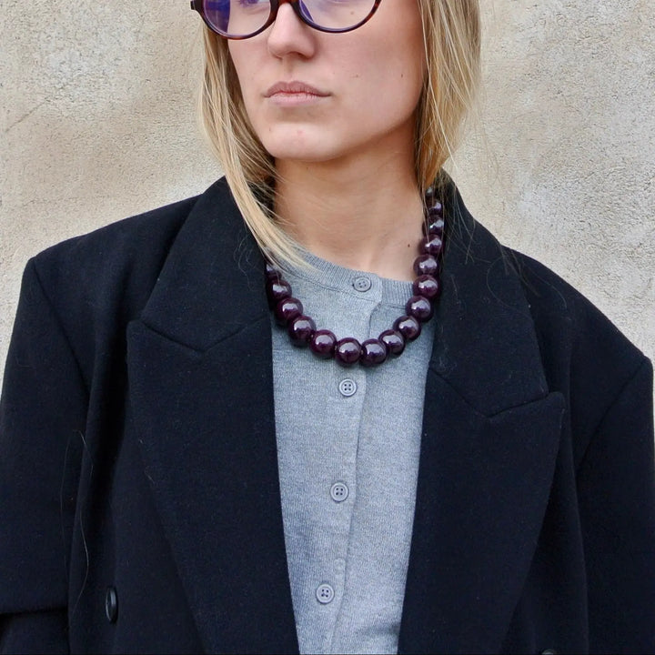 Halskæde, keramik perler på ruskindssnor, justerbar, flere varianter BOC