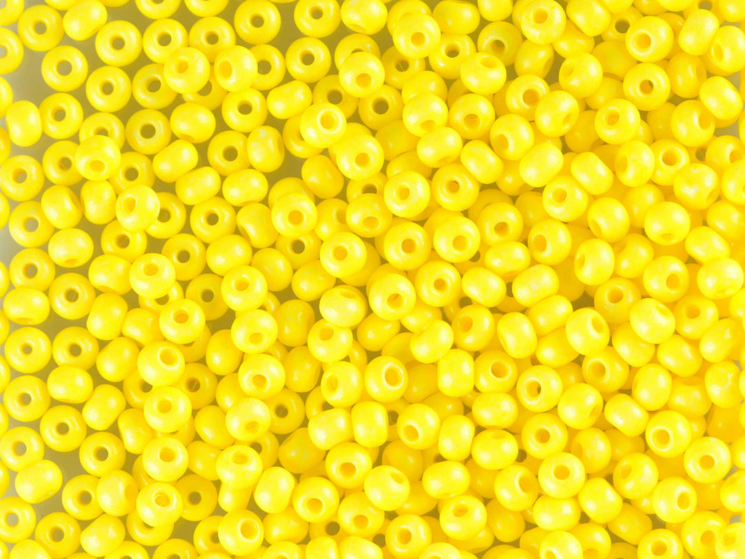 Find Gule glasperler, preciosa, intensive yellow dyed chalkwhite blandt vores store udvalg af  Preciosa Seed Beads hos  Beadhouse of Copenhagen i dag. Husk gratis fragt over 400kr