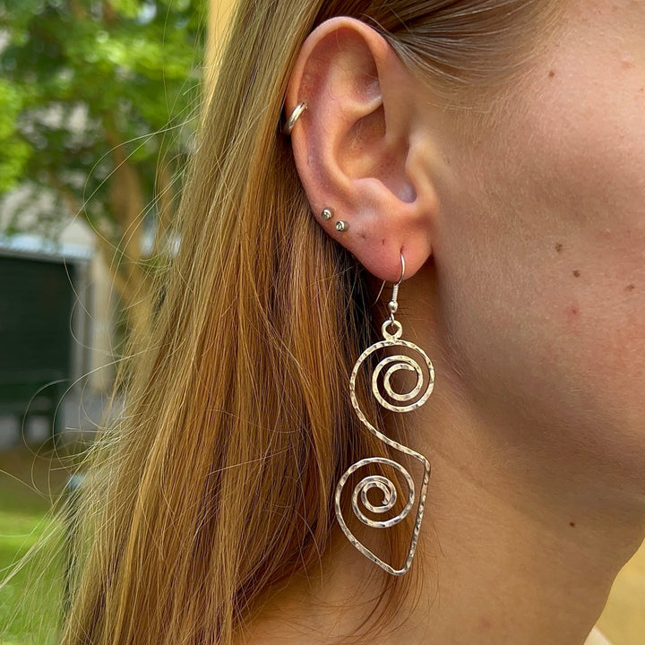 Find Øreringe, ørekroge dobbelt spiral, forsølvet og forgyldt messing blandt vores store udvalg af  Øreringe hos  Beadhouse of Copenhagen i dag. Husk gratis fragt over 400kr
