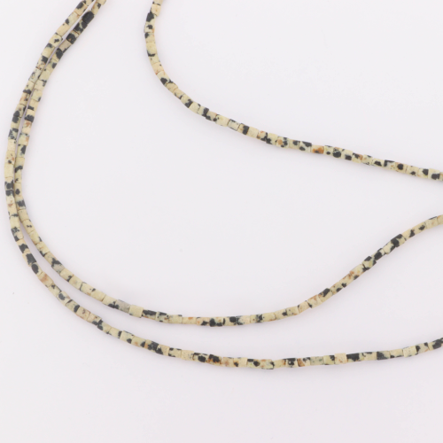 String - Dalmatin jaspis. 40 cm, 2,5x2,5 mm