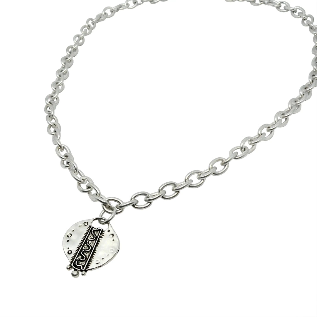 Halskæde, rund anker kæde med amulet, forsølvet messing, 47 cm 