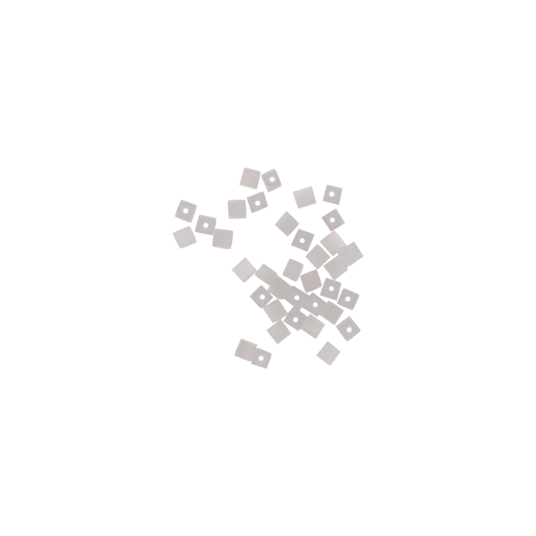 Find Glasfiberperler, firkantet, hvid, 4x4 mm hos  Beadhouse of Copenhagen i dag. Husk gratis fragt over 400kr.