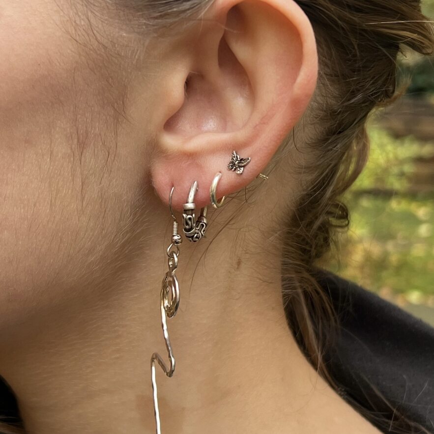 Find Øreringe, hoops med bølger, sterlingsølv, 17,5 x 2/4 mm hos Beadhouse of Copenhagen i dag, med en altid hurtig levering!