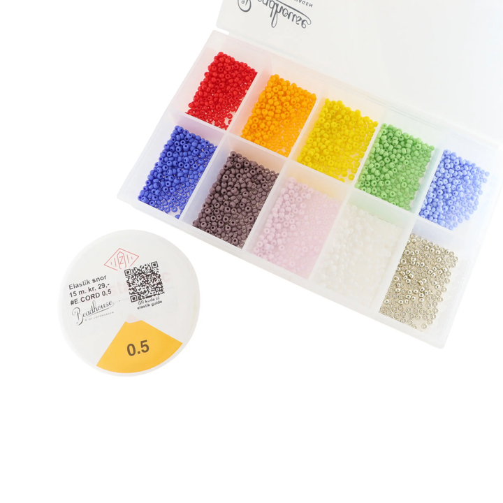 Diy kit, glasperler str. 8/0, sølv, med opaque perler der holder farven Beadhouse of Copenhagen