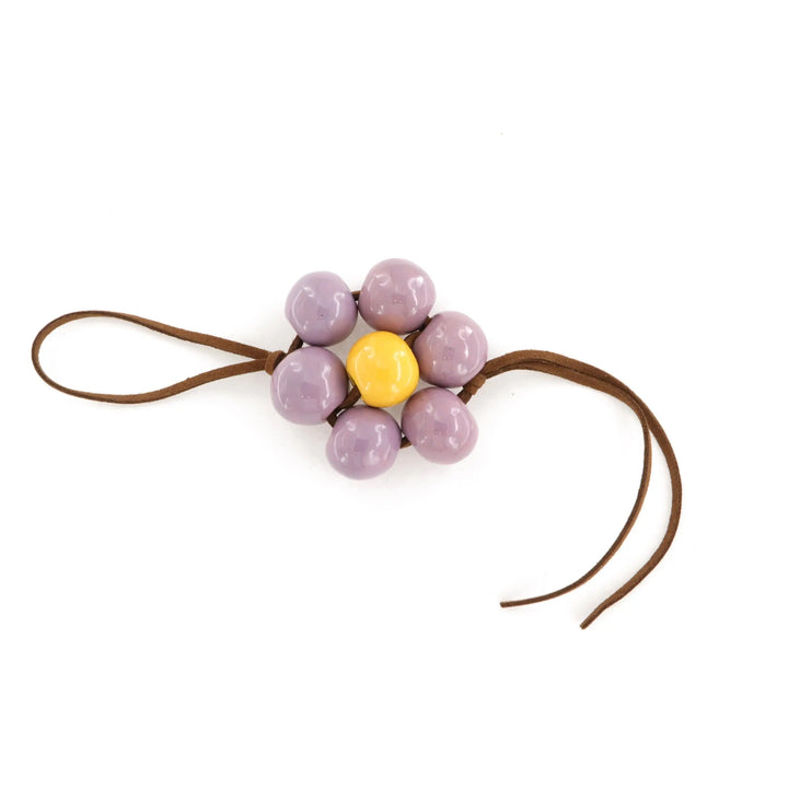 Taskecharm, blomst, keramik, brun ruskind, flere varianter Beadhouse of Copenhagen