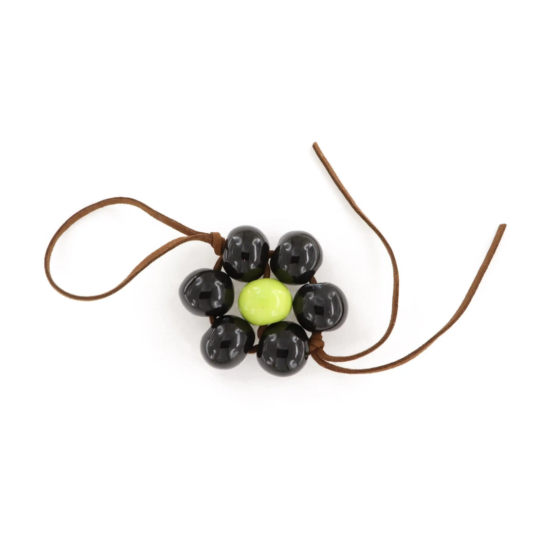 Taskecharm, blomst, keramik, brun ruskind, flere varianter Beadhouse of Copenhagen