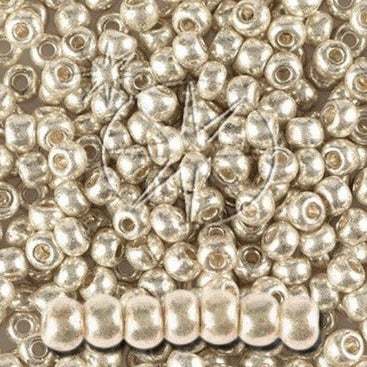 Metallisk Glasperle. Preciosa Seed Beads. Silver metallic