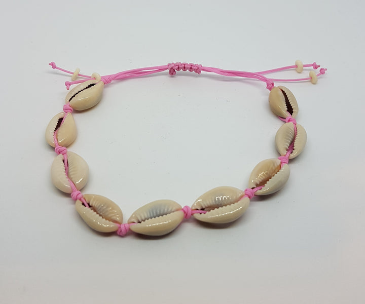 Musling armbånd, med knytte lukning. Seashell bracelet, with string.