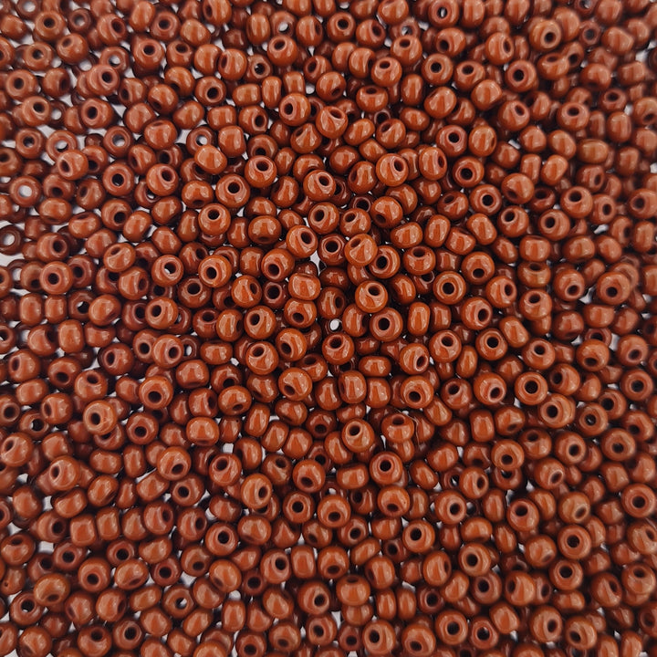 Brun Glasperle. Preciosa Seed Beads. Brown Opaque