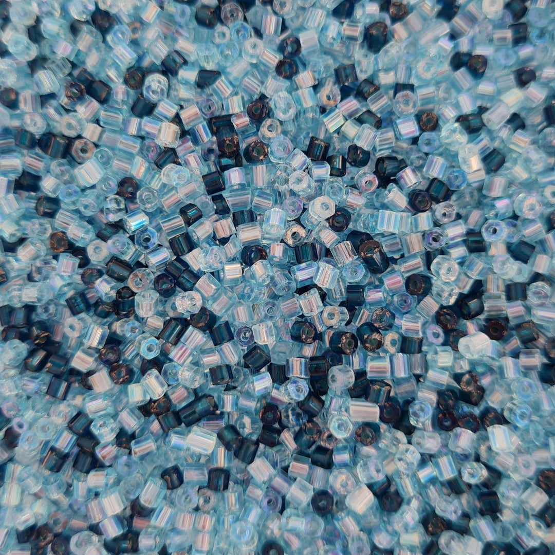 Blå Glasperler, cut bugles, blue transparent mix, 2,5mm