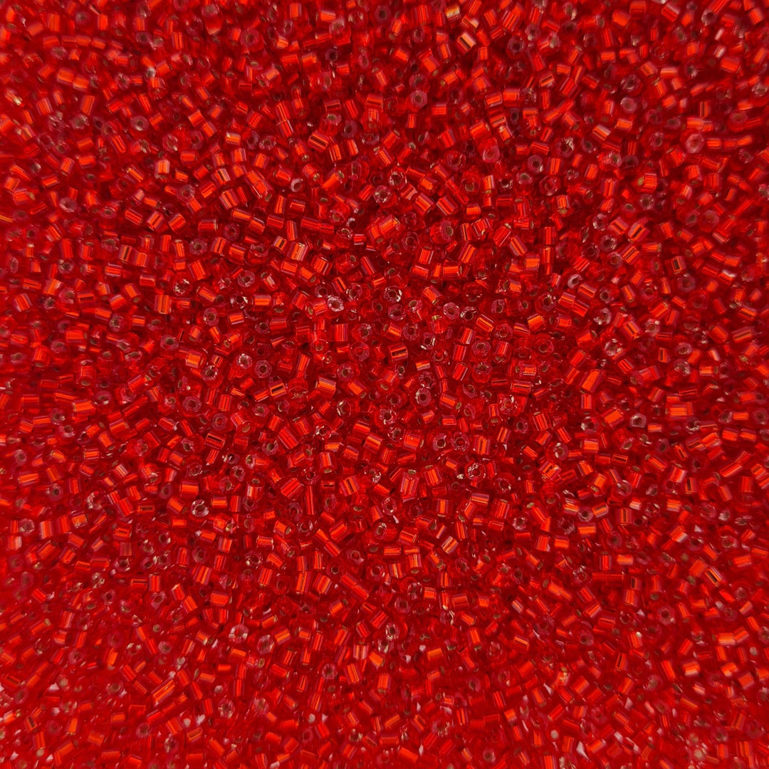 Røde Glasperler, cut bugles, red silverlined, 2,5mm