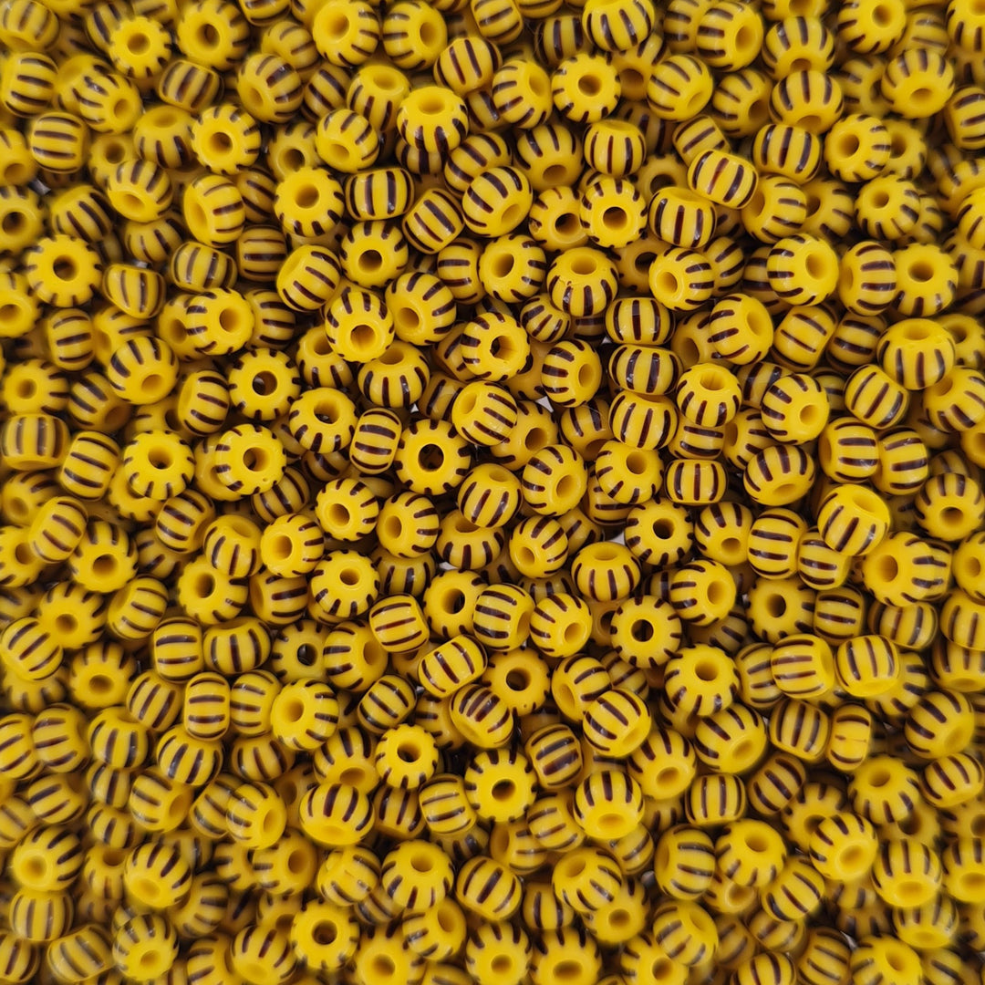 Stribede glasperler, seed beads, gule med sorte striber