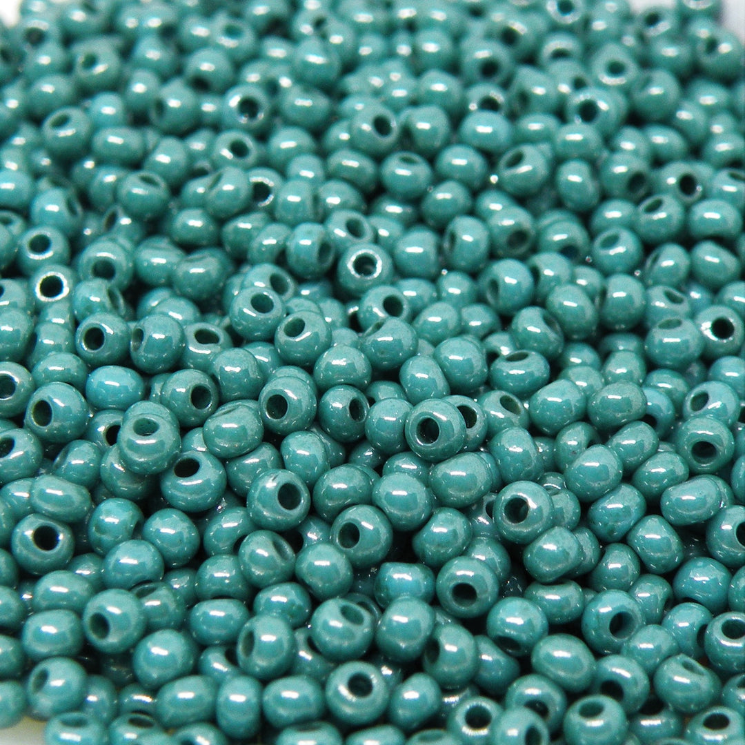 Grøn Glasperle. Preciosa Seed Beads. Metallic Grey Green