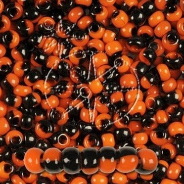 Multifarvet, sort og rød-gul Glasperle. Preciosa Seed Beads. Harlequin red-yellow