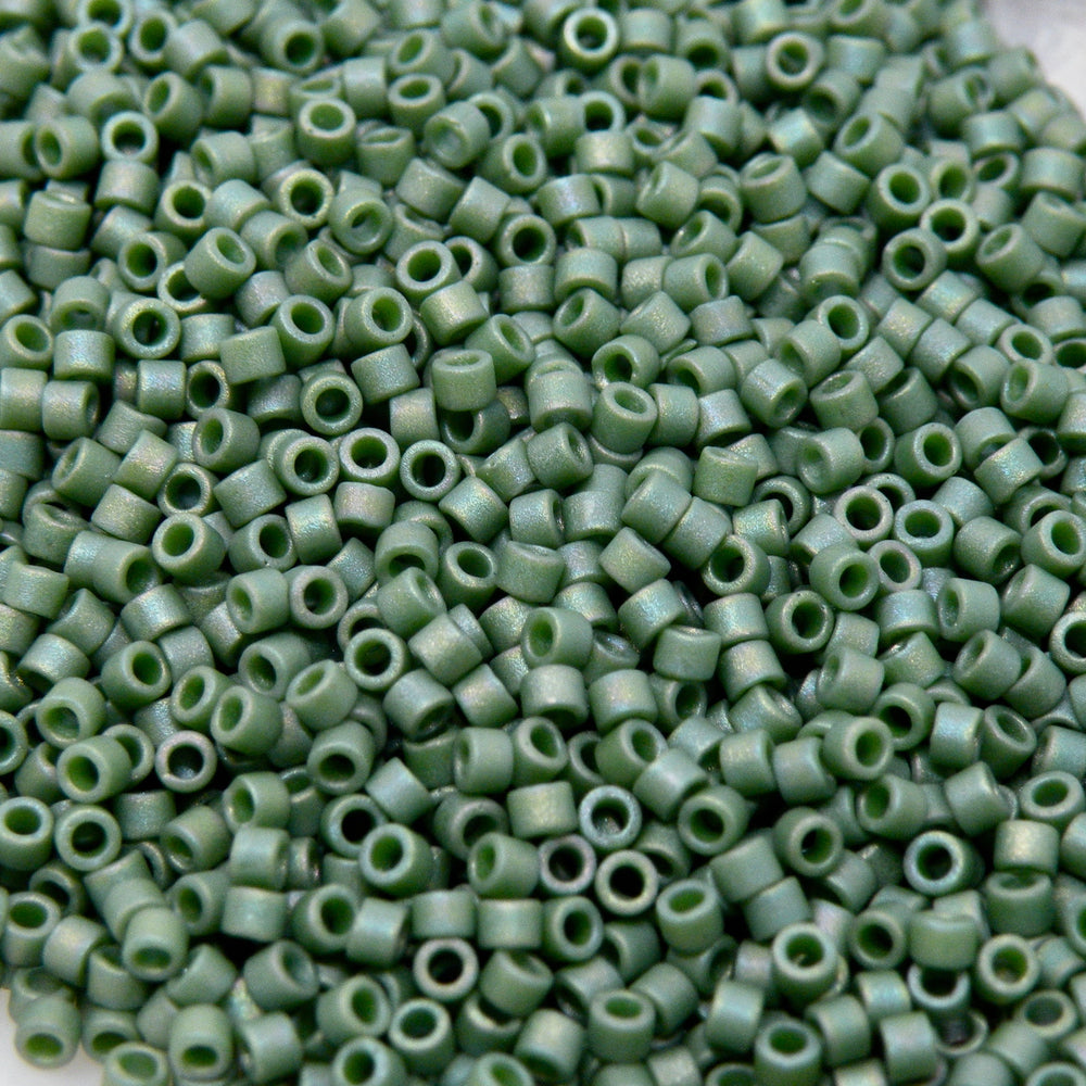 Grønne Glasperler, Delica beads, opaque frosted shamrock