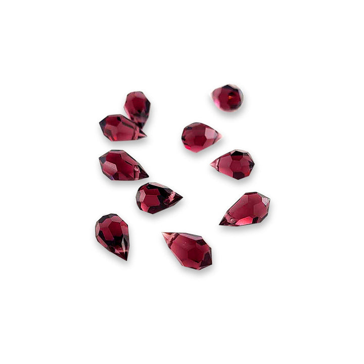 Røde Preciosa Crystal Drops i Rød-lilla. 6x10 mm.