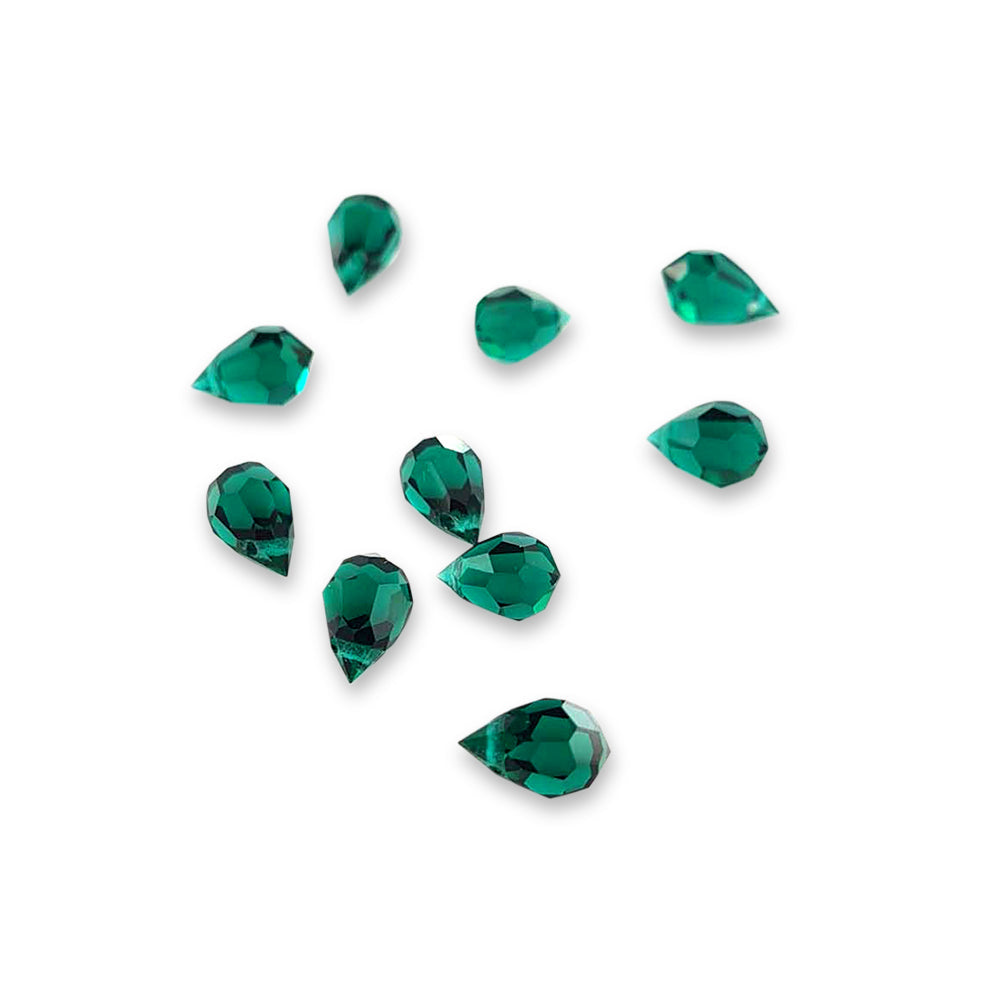 Grønne Preciosa Crystal Drops i Klar grøn. 6x10 mm.