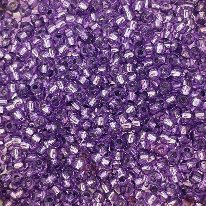 Lilla Glasperle. Preciosa Seed Beads. Violet dyed crystal, silver lined