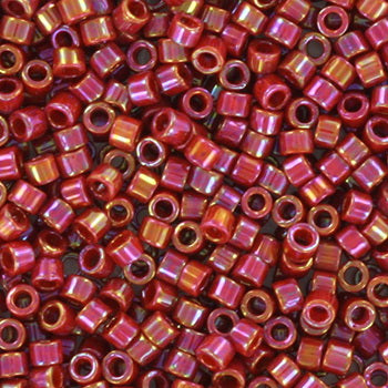 Rød Glasperle, Miyuki Delica beads. Opaque glazed dark red