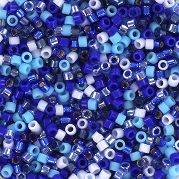 Miksede Glasperler, mixed Miyuki Delica beads. Blue feelings mix