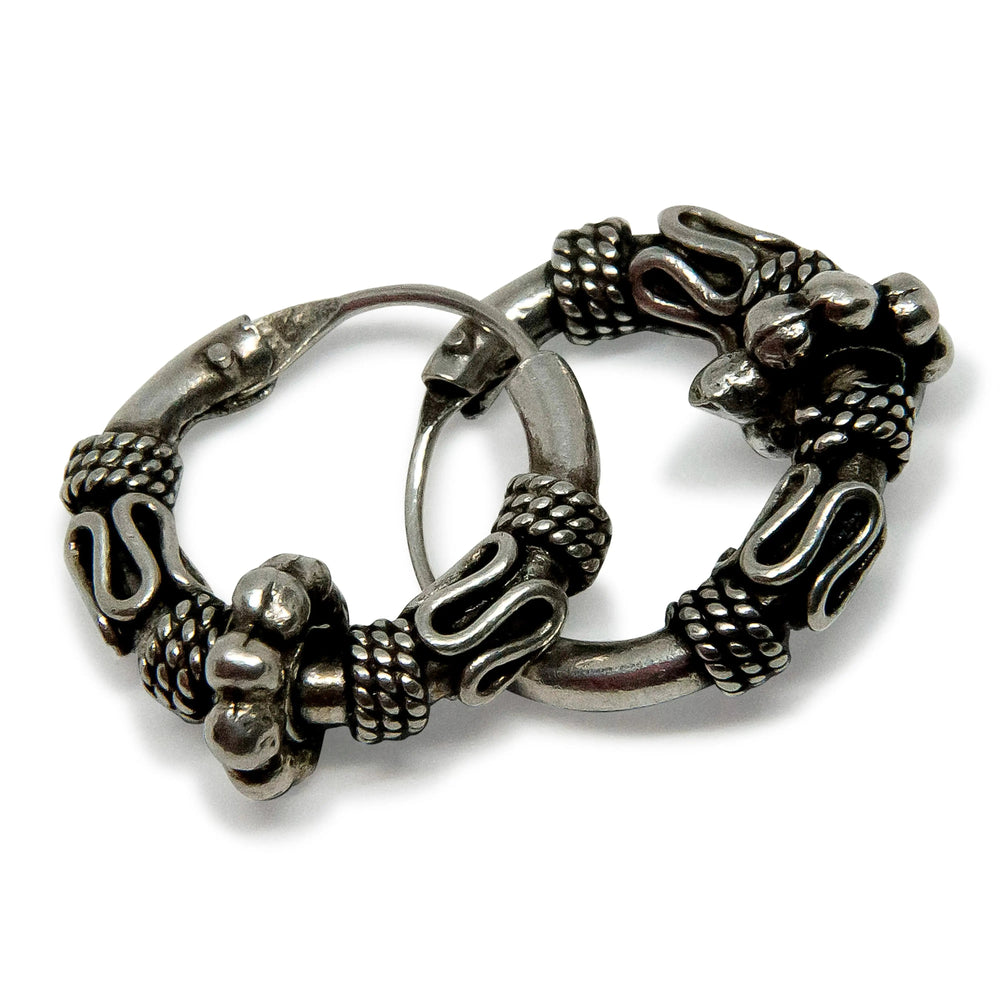 Øreringe, hoops med blomst og viklinger, sterlingsølv, 16,5-22 mm Beadhouse of Copenhagen