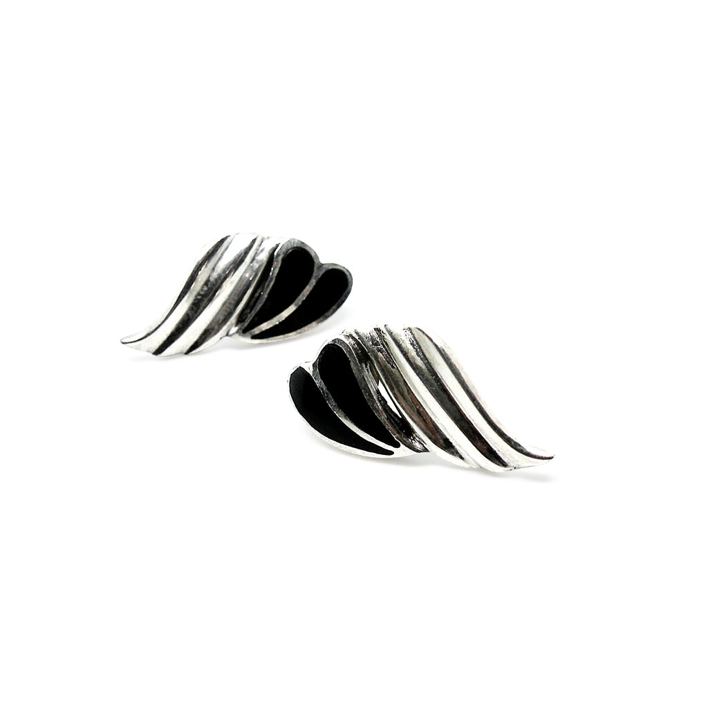 Ørestikker i sterlingsølv, vinger med onyx